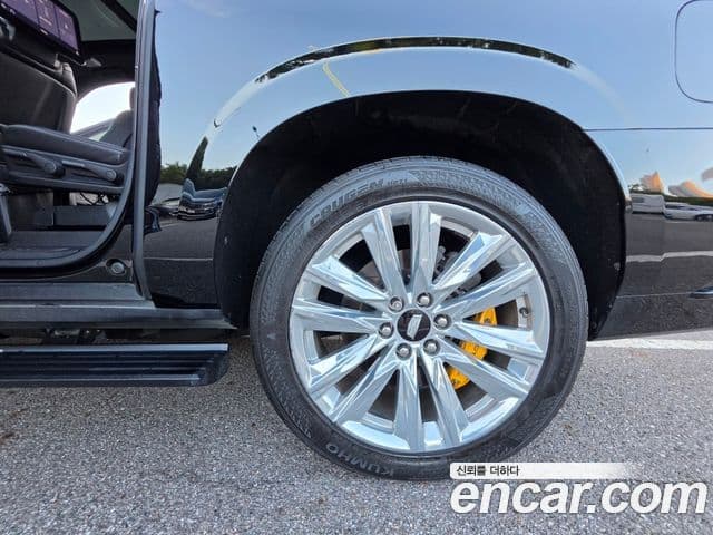 Cadillac Escalade 2021 — ფოტო 18/20