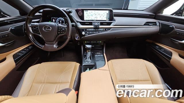 Lexus ES300h 2021 — Фото 7/20