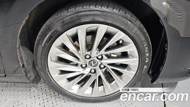 Lexus ES300h 2021 — Şəkil 32/34