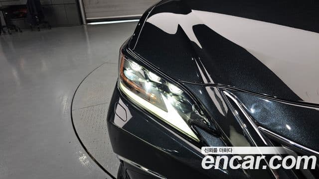 Lexus ES300h 2021 — Şəkil 8/34