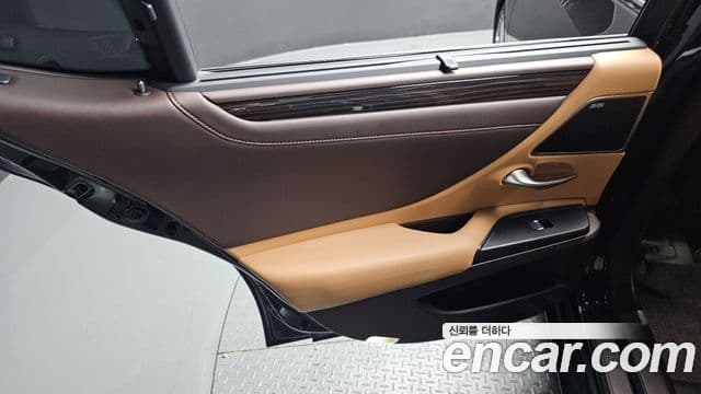 Lexus ES300h 2021 — Şəkil 13/34