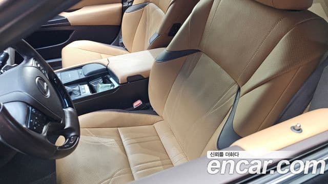 Lexus ES300h 2021 — Şəkil 23/34