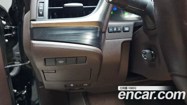 Lexus ES300h 2021 — Şəkil 17/34