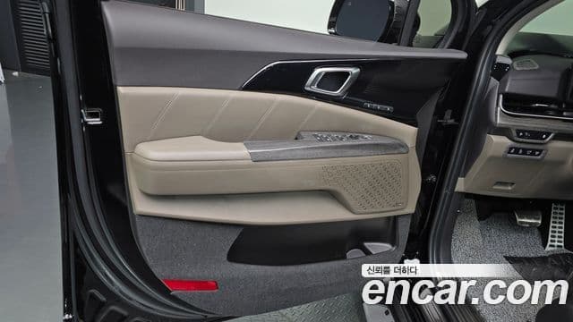 Kia Carnival 2025 — Şəkil 29/32