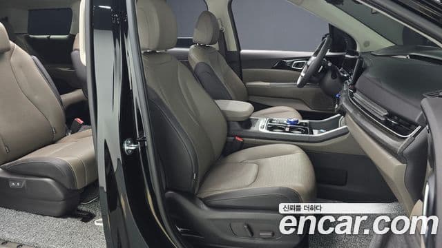 Kia Carnival 2025 — Şəkil 24/32