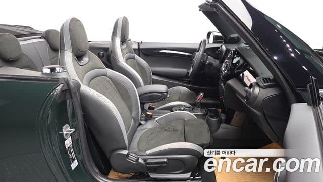 Mini Cooper S Convertible 2024 — Фото 11/20