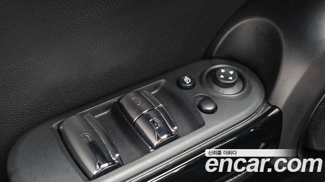 Mini Cooper S Convertible 2024 — Photo 29/30