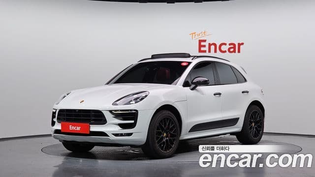 Porsche Macan 2018 — Фото 1/20