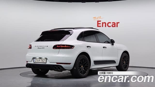 Porsche Macan 2018 — Фото 2/20