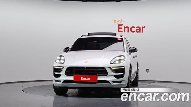 Porsche Macan 2018 — Фото 3/20