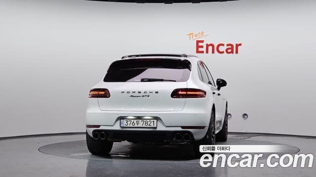 Porsche Macan 2018 — Фото 4/20