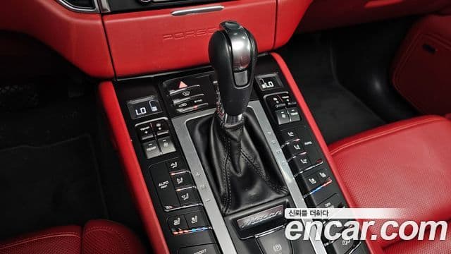 Porsche Macan 2018 — Фото 9/20