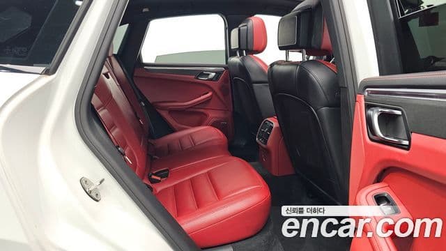 Porsche Macan 2018 — Фото 11/20