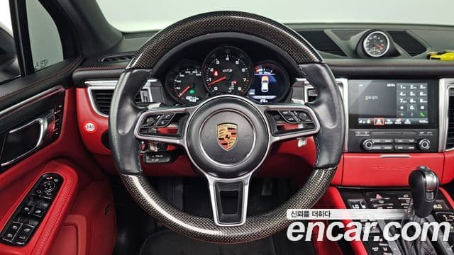 Porsche Macan 2018 — Фото 13/20