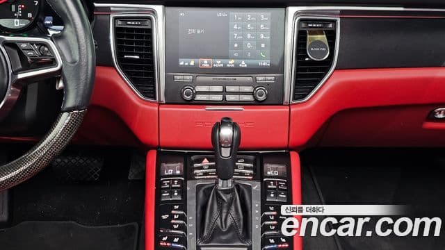 Porsche Macan 2018 — Фото 17/20