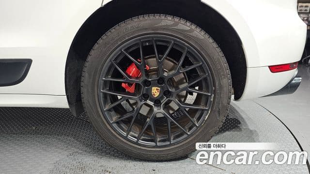Porsche Macan 2018 — Photo 25/33