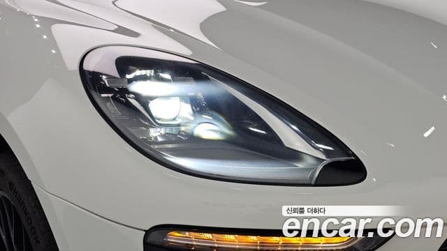 Porsche Macan 2018 — Photo 1/33