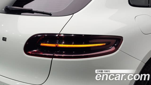 Porsche Macan 2018 — Photo 26/33