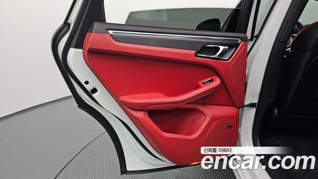 Porsche Macan 2018 — Photo 20/33