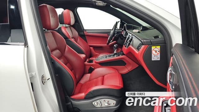 Porsche Macan 2018 — Photo 28/33