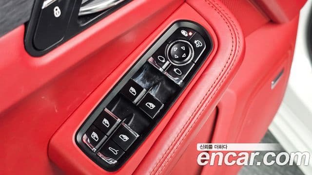 Porsche Macan 2018 — Photo 32/33