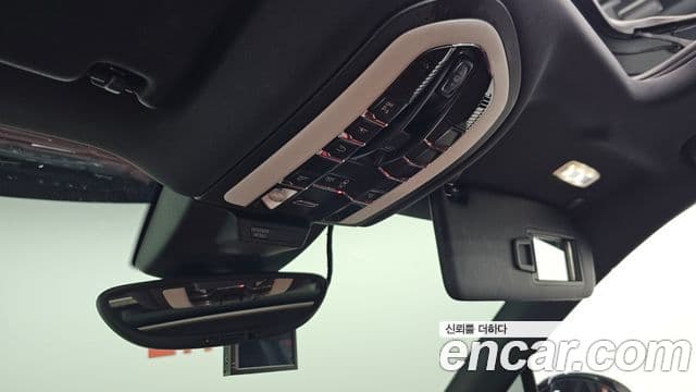 Porsche Macan 2018 — Photo 17/33
