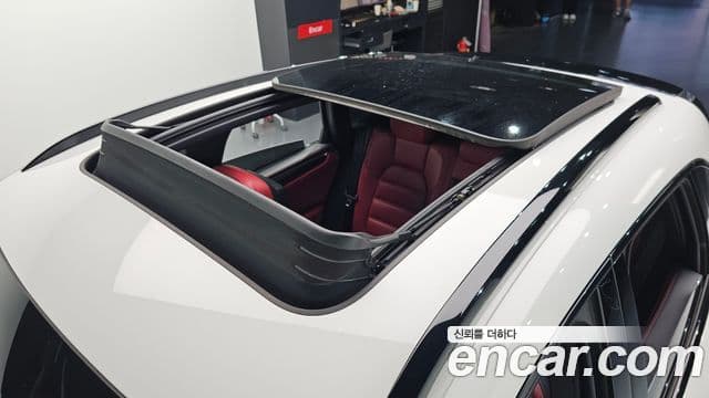Porsche Macan 2018 — Photo 14/33