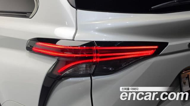 Toyota Sienna 2021 — ფოტო 4/38