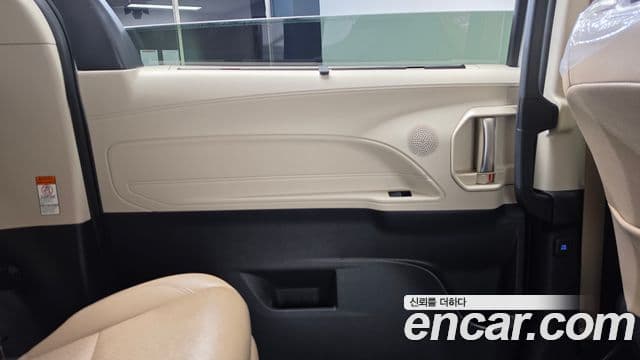 Toyota Sienna 2021 — ფოტო 14/38