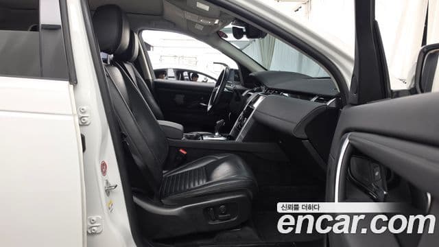 Land Rover Discovery Sport 2020 — Фото 11/20