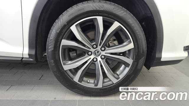 Lexus RX450h 2019 — Photo 27/32