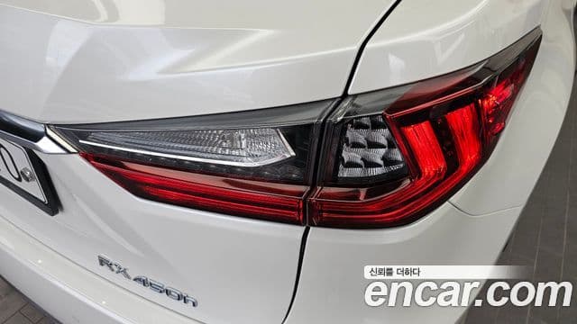 Lexus RX450h 2019 — Photo 24/32
