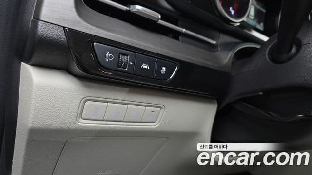Kia Carnival 2023 — Фото 18/20