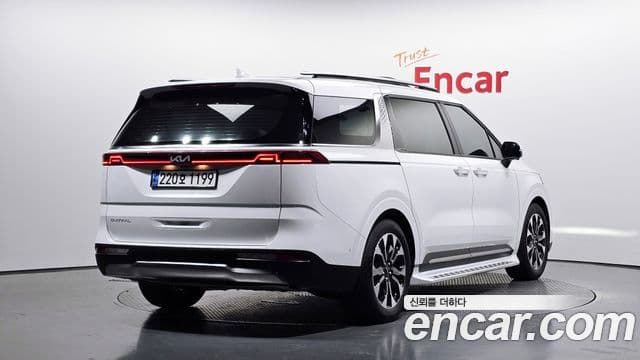 Kia Carnival 2023 — Фото 2/20