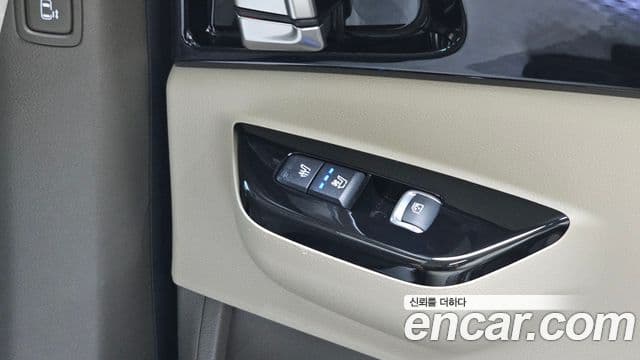 Kia Carnival 2023 — Фото 17/20