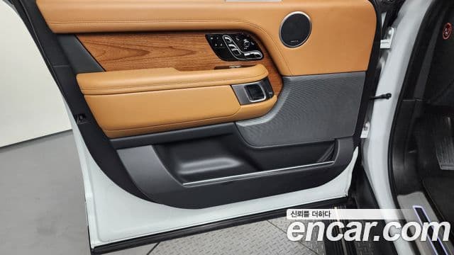 Land Rover Range Rover 2020 — Photo 34/40