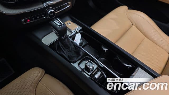 Volvo XC60 2019 — Фото 9/20