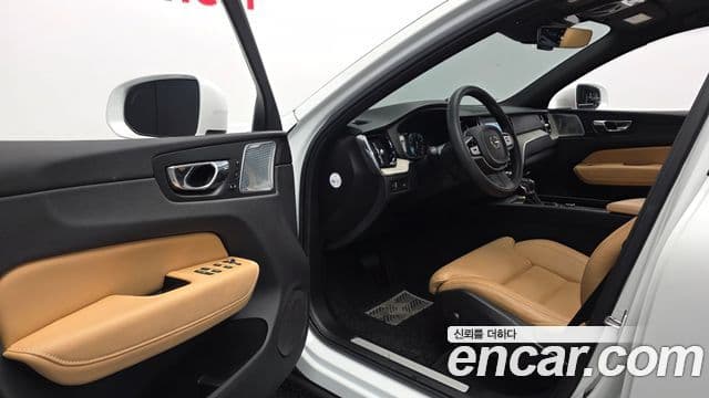 Volvo XC60 2019 — Фото 10/20