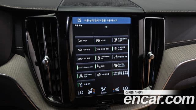 Volvo XC60 2019 — ფოტო 2/33