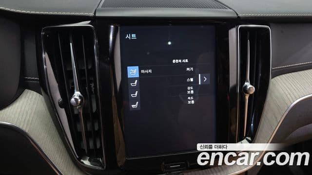Volvo XC60 2019 — ფოტო 9/33