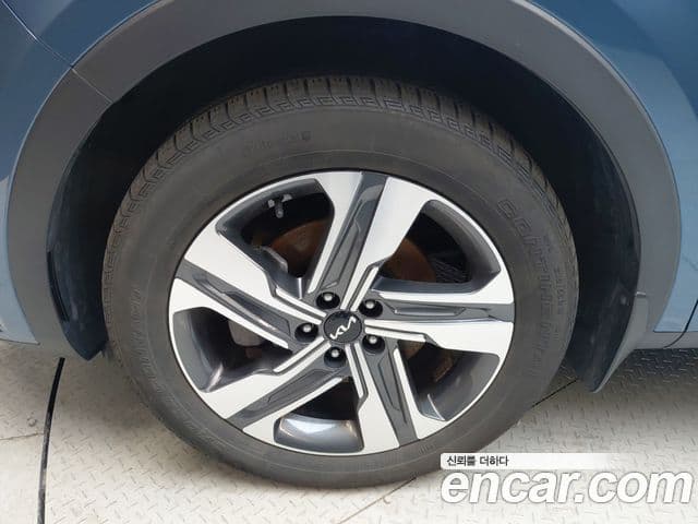 Kia Sorento 2022 — Фото 5/20