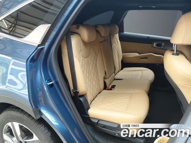 Kia Sorento 2022 — Фото 11/20