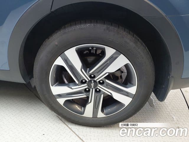 Kia Sorento 2022 — ფოტო 17/33