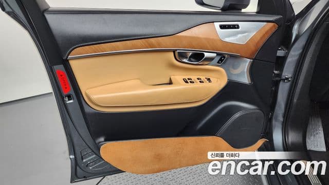 Volvo XC90 2019 — Şəkil 11/35