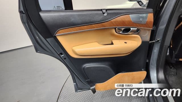 Volvo XC90 2019 — Şəkil 35/35