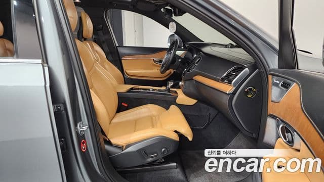 Volvo XC90 2019 — Şəkil 24/35