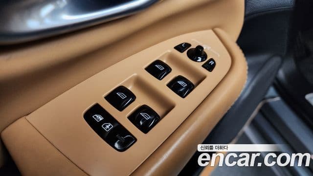 Volvo XC90 2019 — Şəkil 29/35