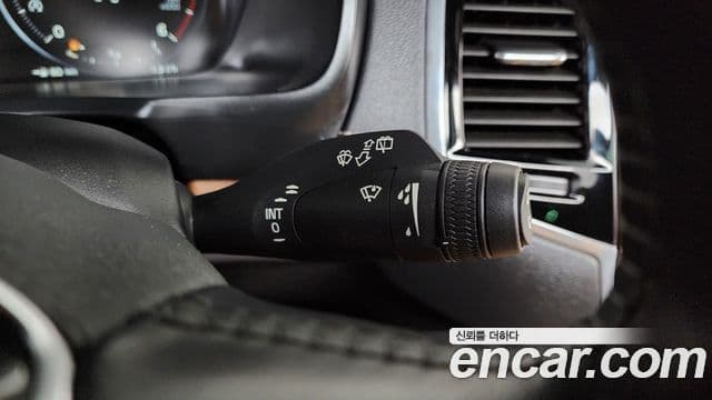 Volvo XC90 2019 — Şəkil 22/35