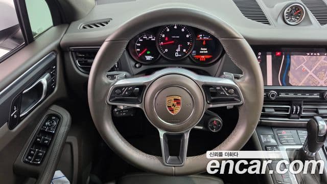 Porsche Macan 2021 — Фото 13/20