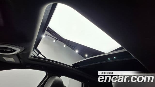 Porsche Macan 2021 — Фото 17/20